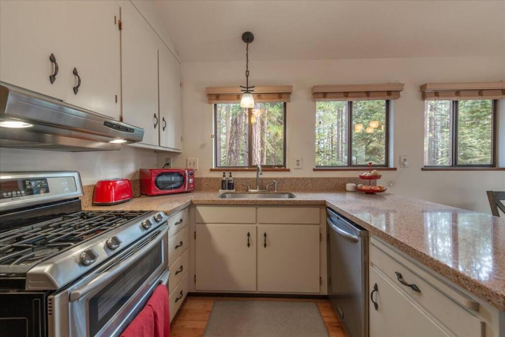 Cozy Pet-Friendly Cabin W Fenced-In Yard Close To Slopes Beach Town Carnelian Bay Eksteriør bilde
